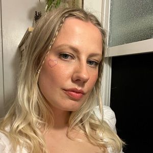 Meet your Posher, Riane